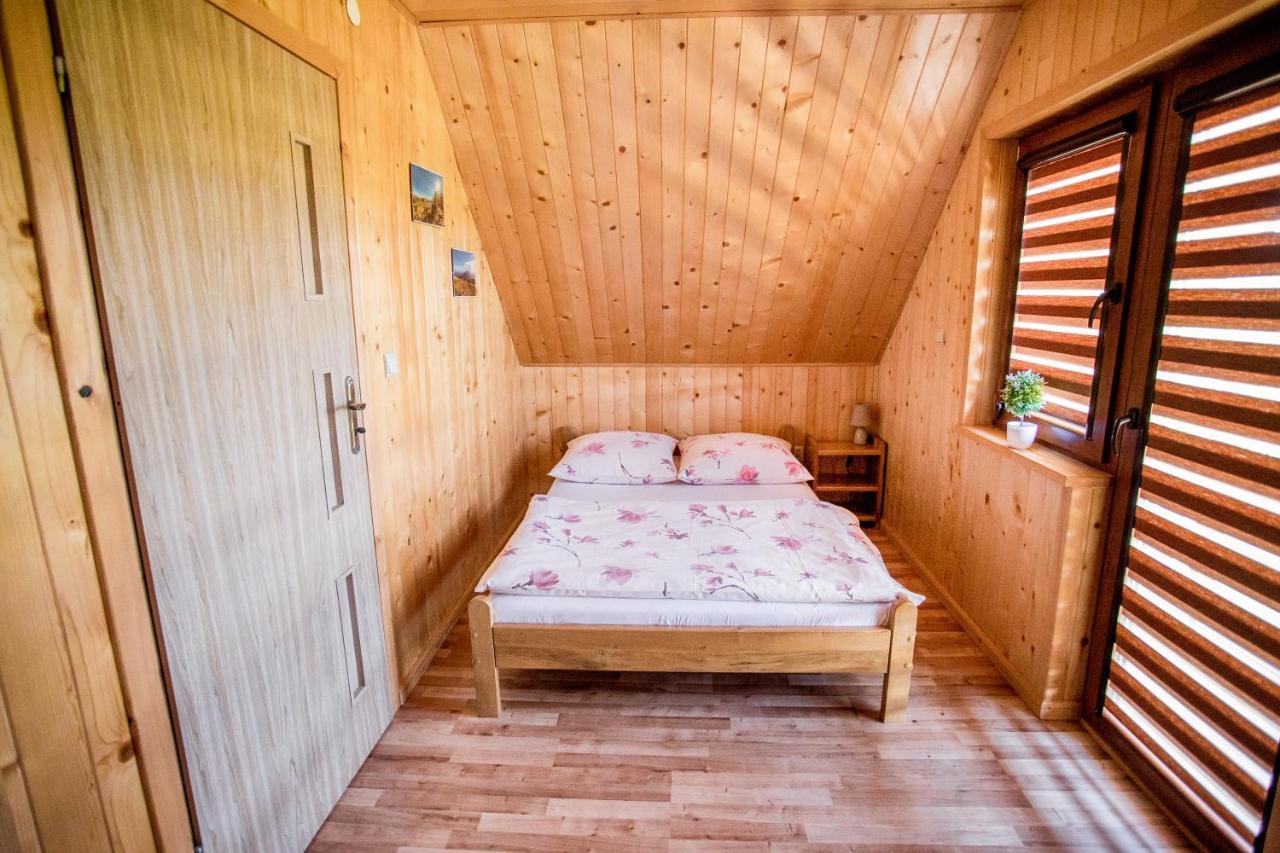 Chaty Na Cholewicy Domki Caloroczne Солина Екстериор снимка