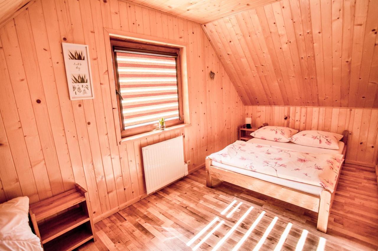 Chaty Na Cholewicy Domki Caloroczne Солина Екстериор снимка