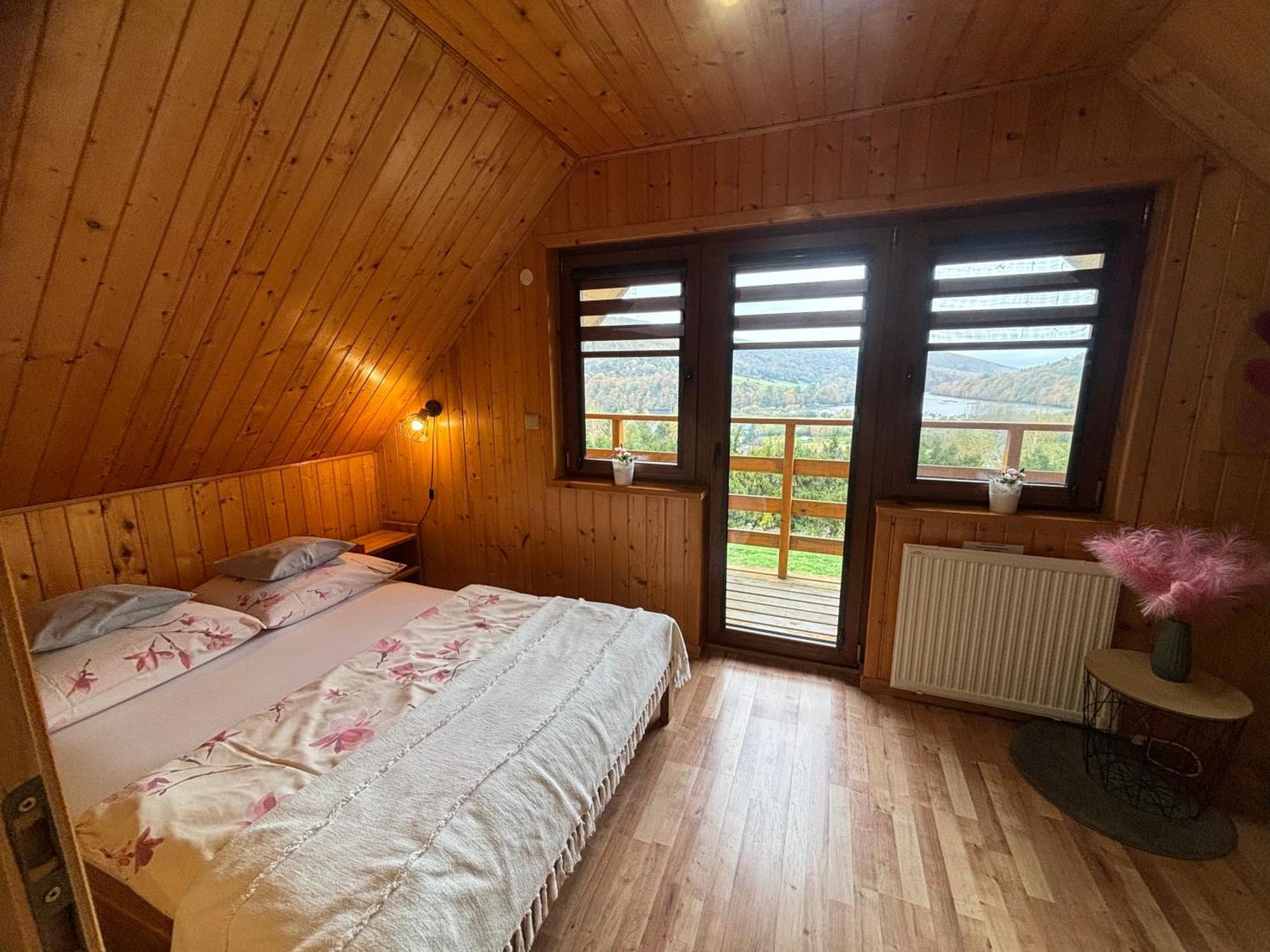 Chaty Na Cholewicy Domki Caloroczne Солина Екстериор снимка